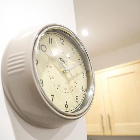 Serviced Apartment In Liverpool City Centre - Free Parking - Balcony - By Happy Days Exterior photo