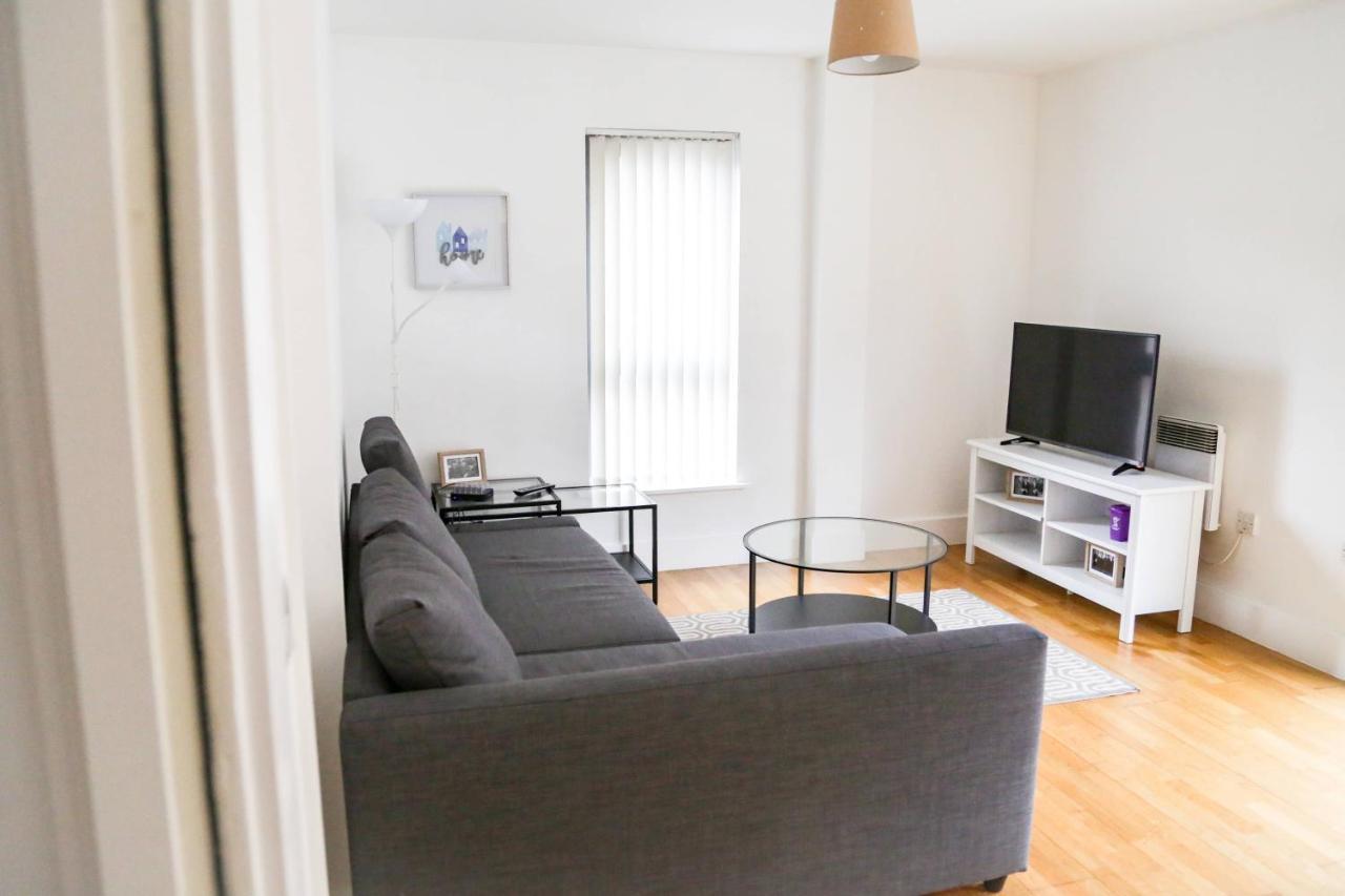 Serviced Apartment In Liverpool City Centre - Free Parking - Balcony - By Happy Days Exterior photo